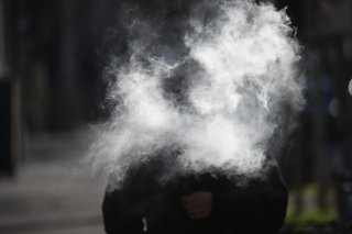 La cigarette électronique jetable (puff, sans nicotine mais aromatisée) bientôt bannie en France (illustration).